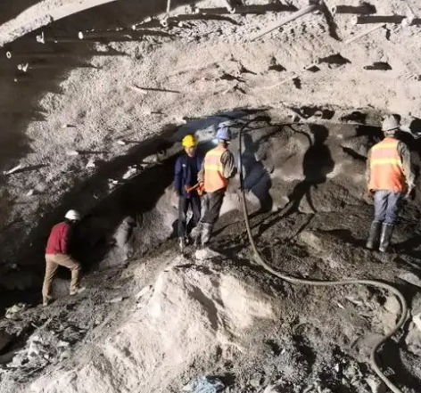 多文镇拱顶带模注浆料的施工流程及注意事项